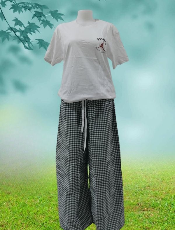 T shirt + ဘောင်းဘီ ချည်ကွက်